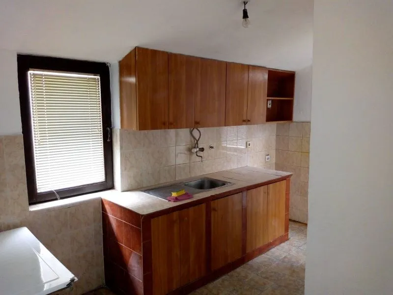 Izdaje se prazan sprat kuće na Kalač Brdu 3