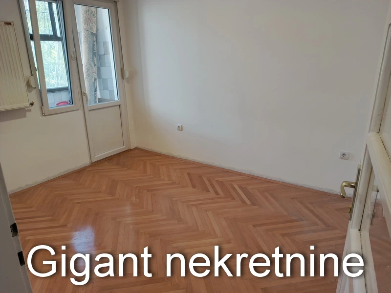 Izdaje se stan kao poslovni prostor u centru Niša 5