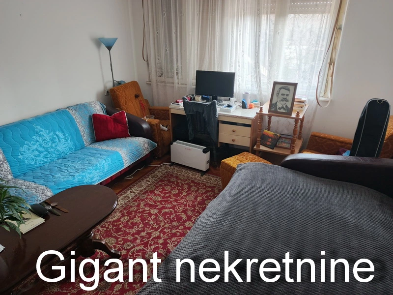 Izdaje se stan u centu Niša