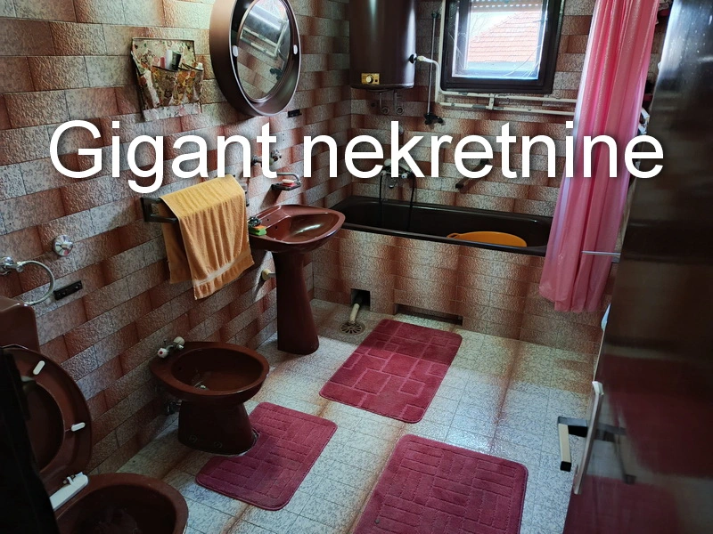 Izdaje se trosoban stan u kući kod Žitopeka u Nišu 5