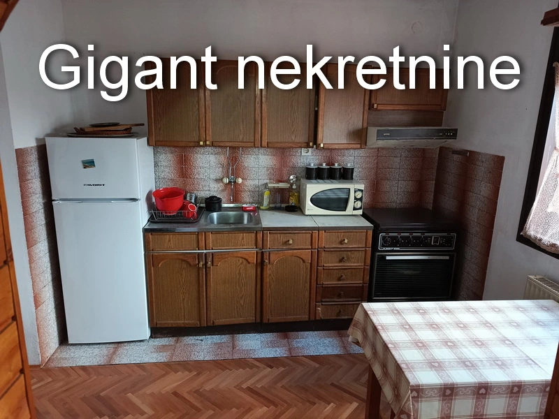 Izdaje se trosoban stan u kući kod Žitopeka u Nišu 6