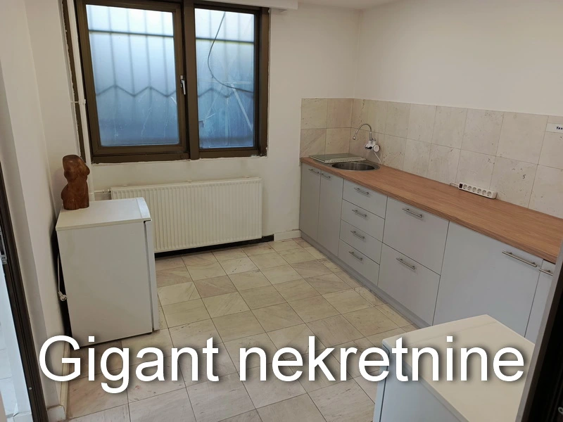 Izdaje se poslovni prostor preko puta Bolnice u Nišu 9