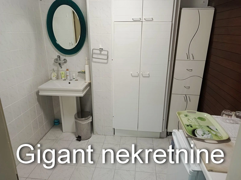 Izdaje se poslovni prostor preko puta Bolnice u Nišu 18