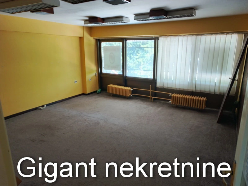 Izdaje se poslovni prostor preko puta Bolnice u Nišu 15