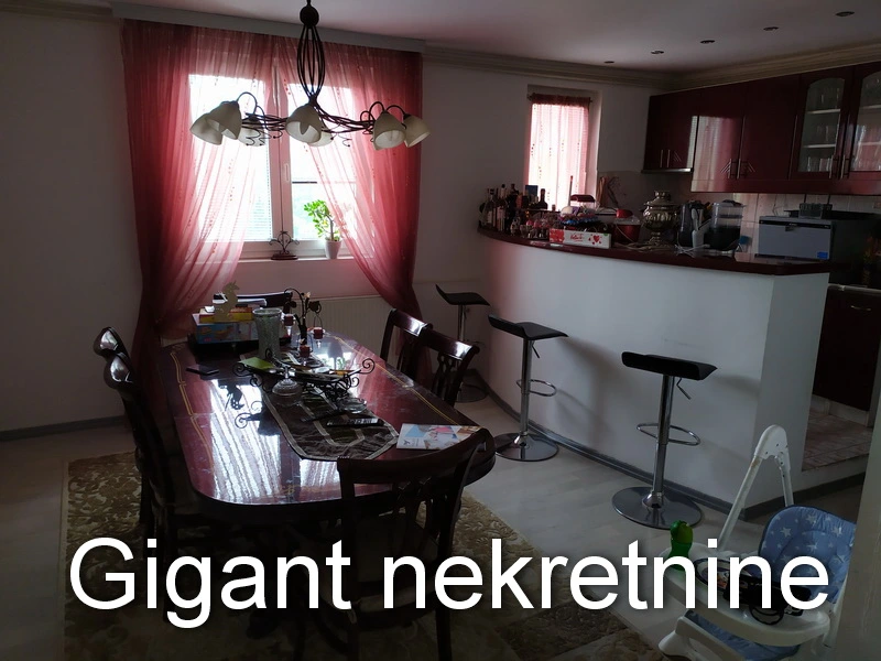 Prodajem petosoban stan kod parkića Svetog Save u Nišu 4