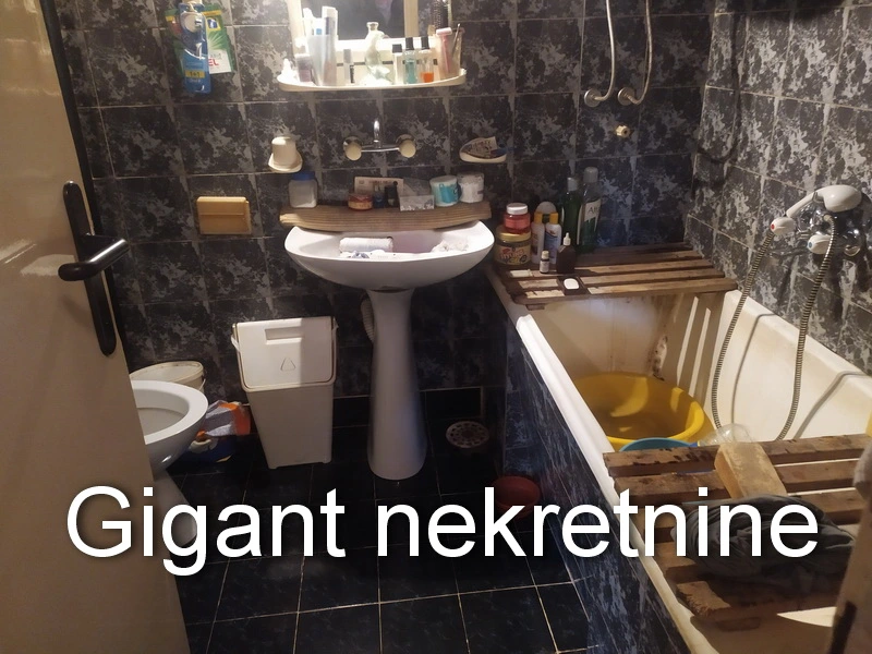 Prodaja troiposobnog stana u Nišu-centar 4