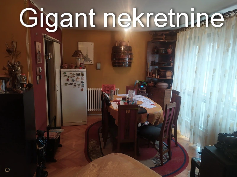 Prodaja troiposobnog stana u Nišu-centar 10