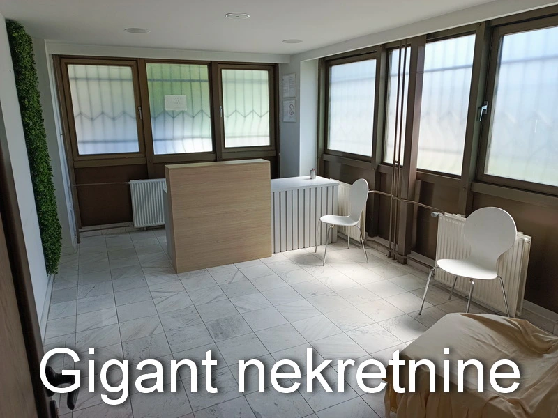 Prodaje se poslovni prostor preko puta bolnice u Nišu 8