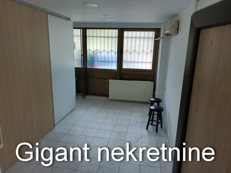 Prodaje se poslovni prostor preko puta bolnice u Nišu 10