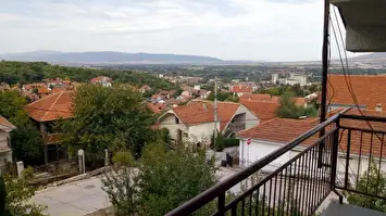 Izdaje se prazan sprat kuće na Kalač Brdu